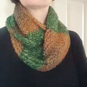 Woven infinity scarve